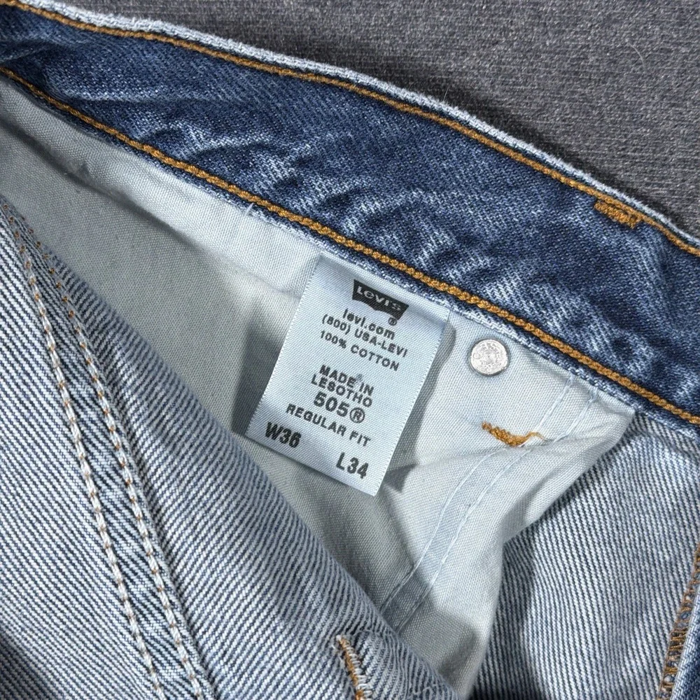 Vintage Levis Jeans Mens 34x33 Blue 505 Straight Denim Faded Workwear Y2K Grunge